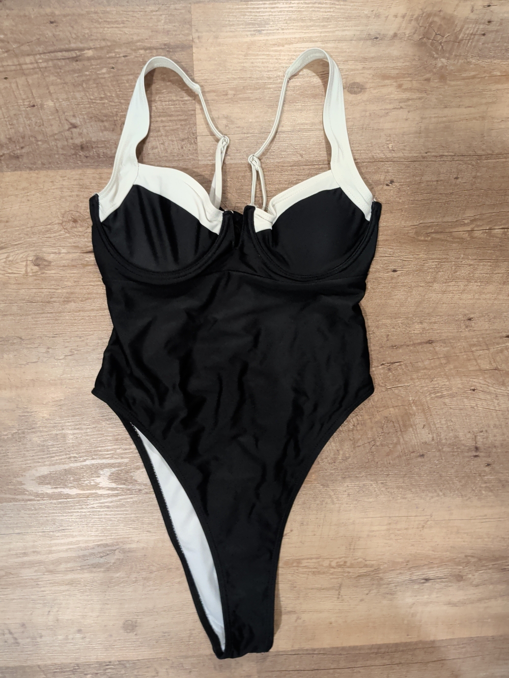 Black and White Underwire Cheeky One-Piece Swimsuit